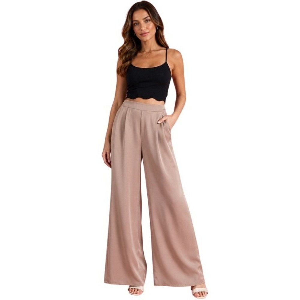 MISGUIDED! NWOT! Pink Wide Leg Pants. Pockets. Satin look. Size 6.